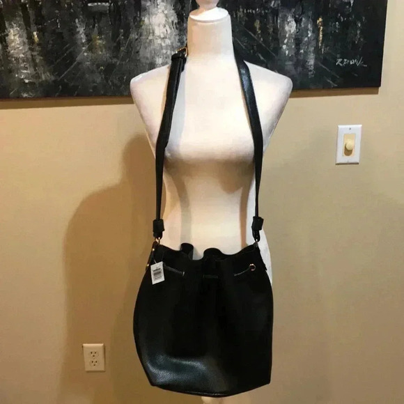 NWT Black Faux Leather Drawstring Bucket Shoulder Bag with wristlet. - Picture 3 of 12